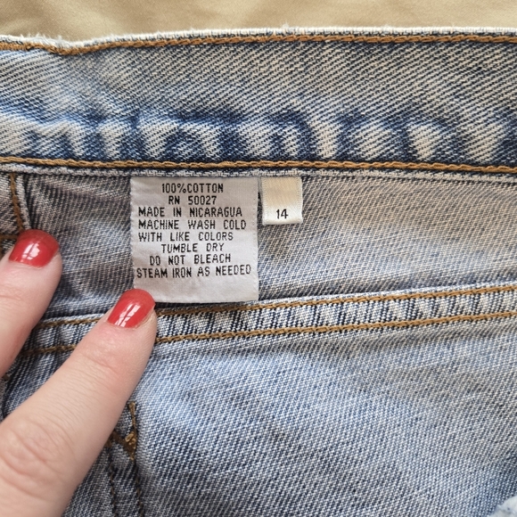 VTG 80s Bill Blass Denim Mom Jeans in a Light Wash - Picture 4 of 11